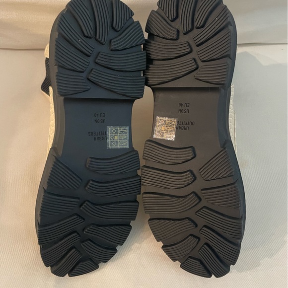 UO Eden Chelsea Boot- Cream - Picture 7 of 8